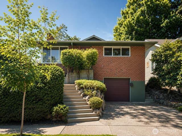 Property photo for 5547 38th Avenue NE, Seattle photo 2