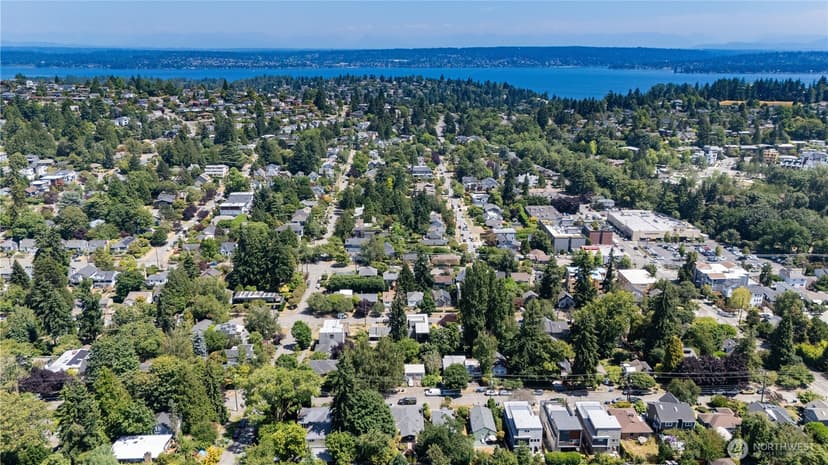 Property photo for 5547 38th Avenue NE, Seattle photo 38