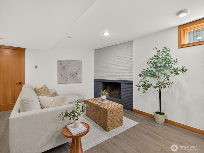 Property photo for 5547 38th Avenue NE, Seattle photo 25