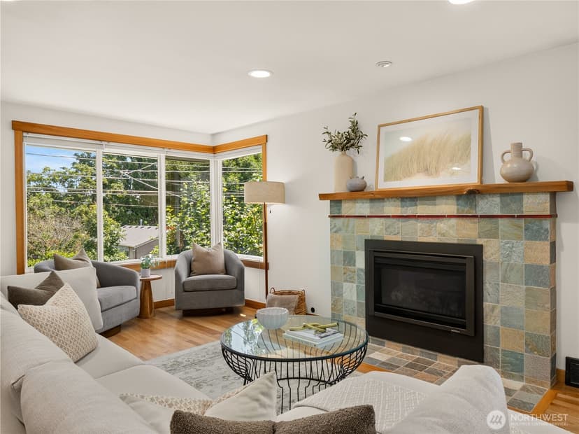 Property photo for 5547 38th Avenue NE, Seattle photo 9