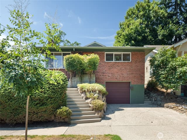 Property photo for 5547 38th Avenue NE, Seattle photo 3