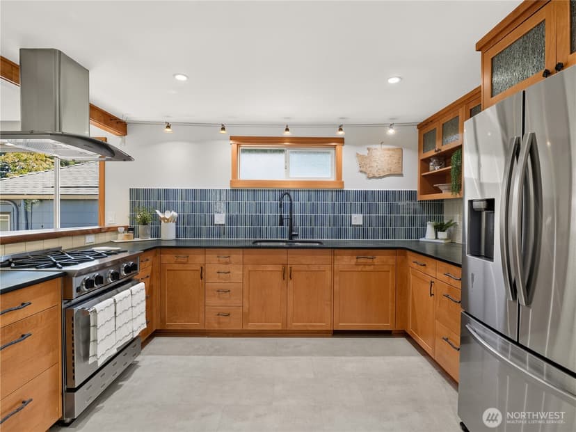 Property photo for 5547 38th Avenue NE, Seattle photo 13
