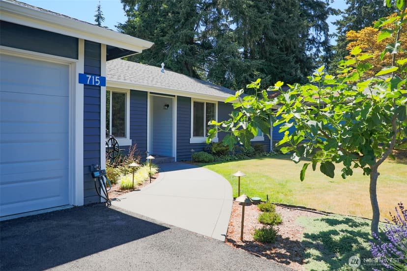 Property photo for 715 NE Redbud Lane, Bremerton photo 2