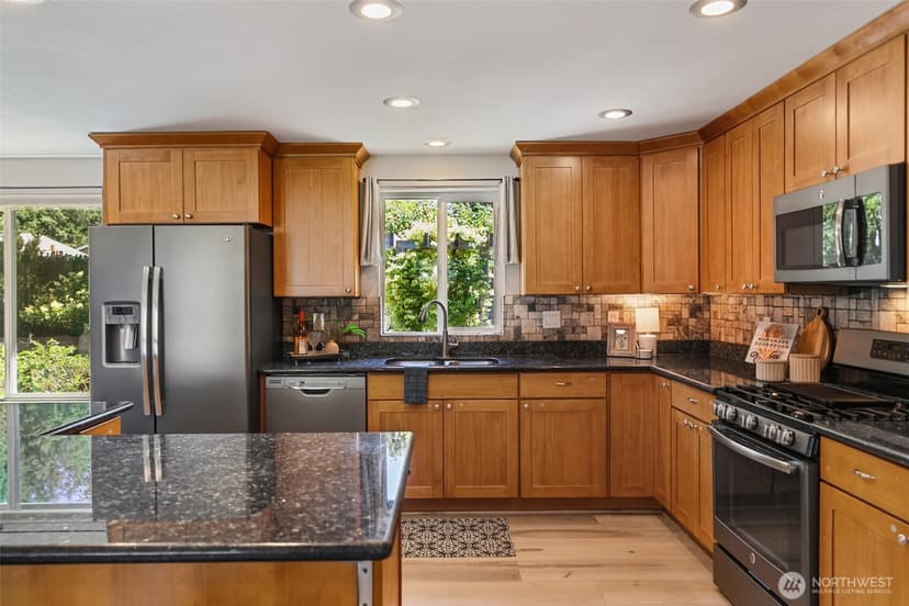 Property photo for 715 NE Redbud Lane, Bremerton photo 12