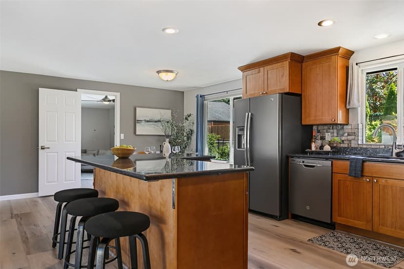 Property photo for 715 NE Redbud Lane, Bremerton photo 10