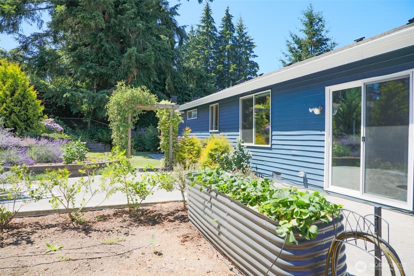 Property photo for 715 NE Redbud Lane, Bremerton photo 31