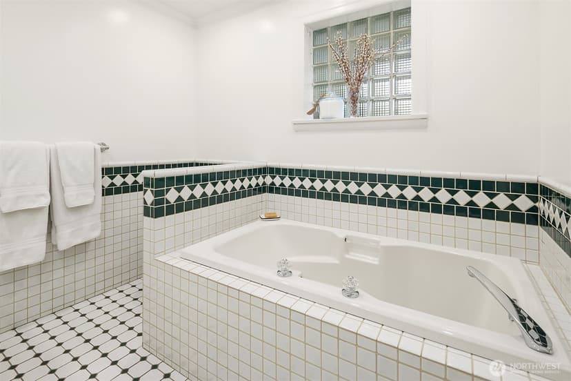 Property photo for 4915 Rucker Avenue, Everett photo 14