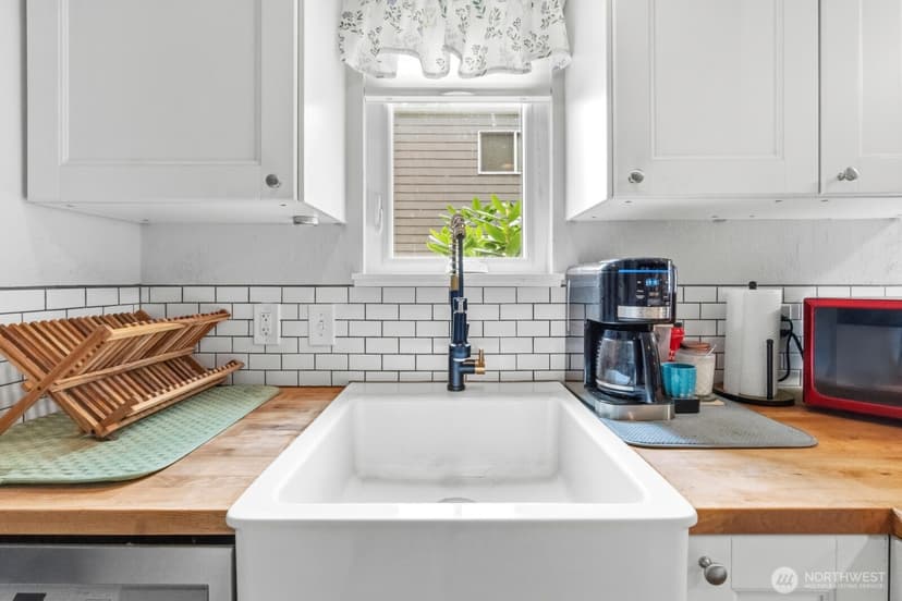 Property photo for 8442 26th Avenue SW #A, Seattle photo 11