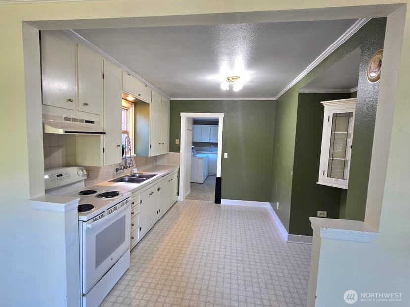 Property photo for 14337 Burke Avenue N, Seattle photo 3