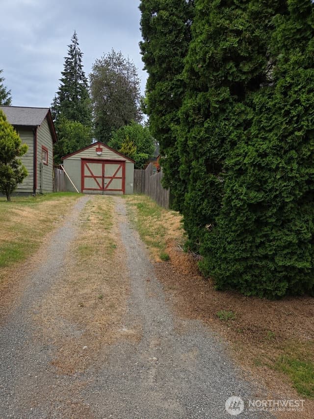 Property photo for 14337 Burke Avenue N, Seattle photo 2