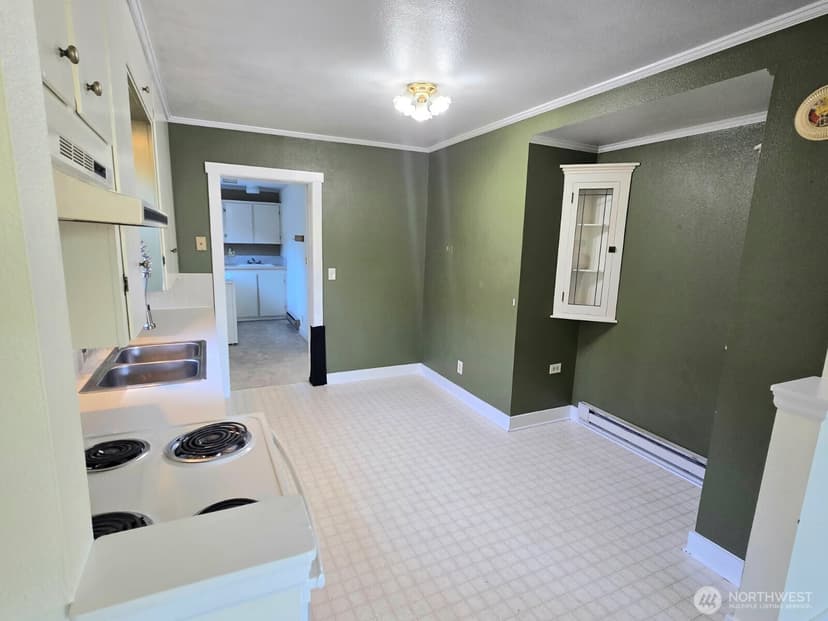 Property photo for 14337 Burke Avenue N, Seattle photo 4