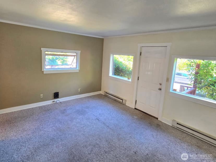 Property photo for 14337 Burke Avenue N, Seattle photo 8