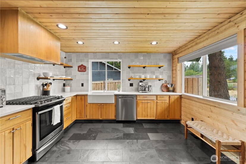 Property photo for 150 Grand Fir Lane, Ronald photo 6