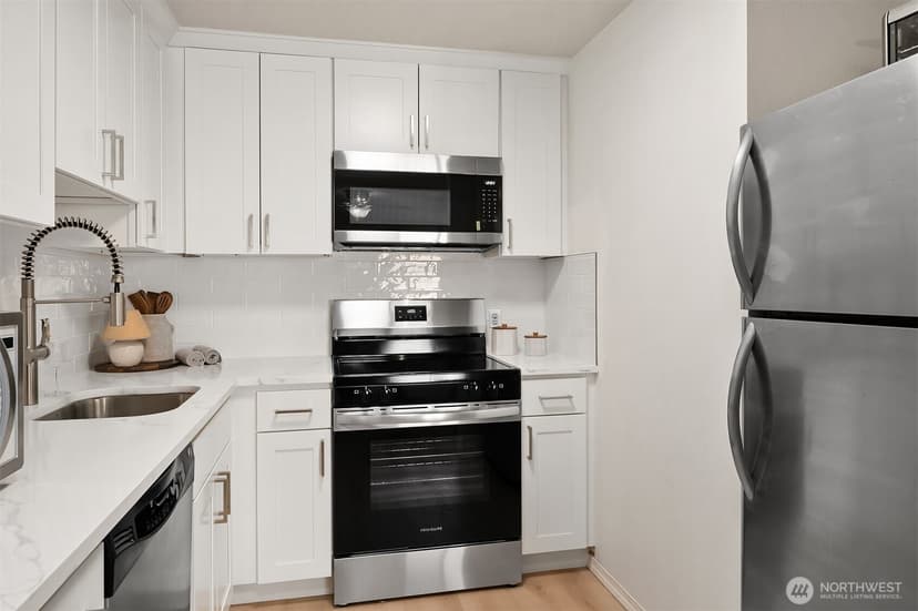 Property photo for 3009 3rd Avenue W #6, Seattle photo 9