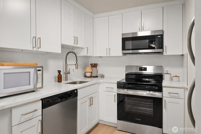 Property photo for 3009 3rd Avenue W #6, Seattle photo 10