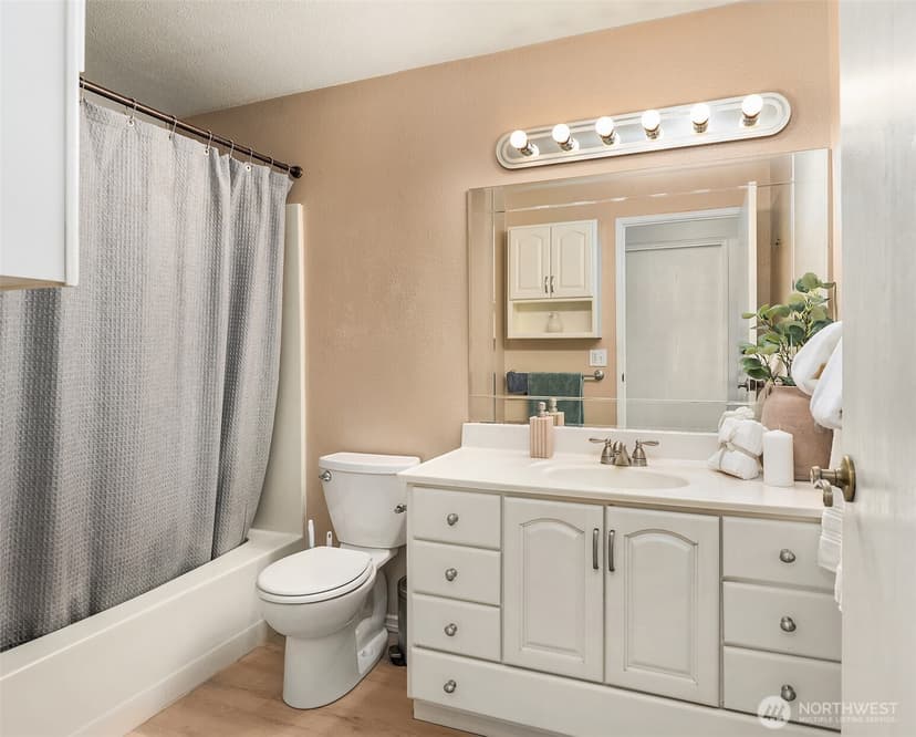 Property photo for 3009 3rd Avenue W #6, Seattle photo 12