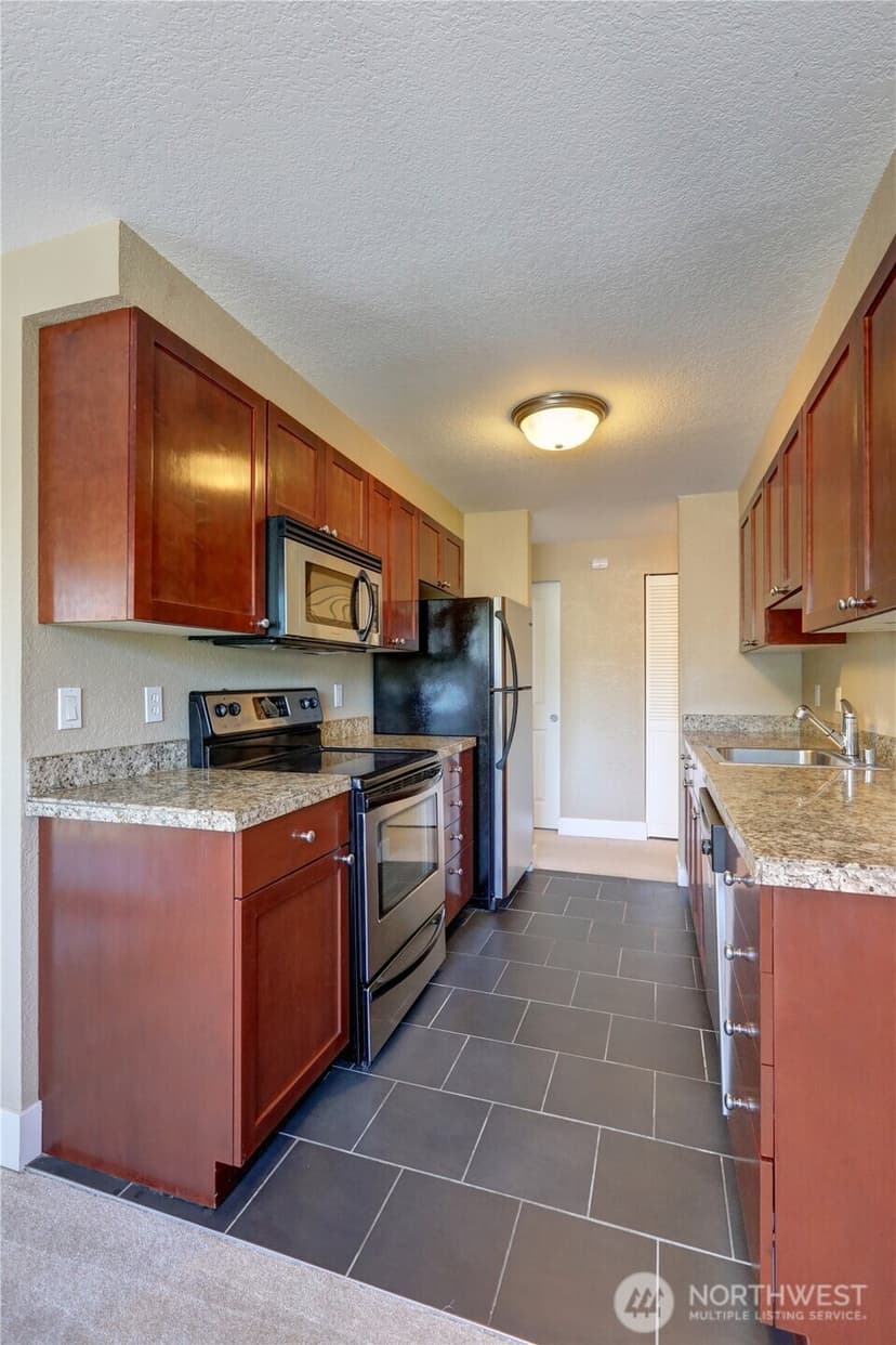 Property photo for 939 N 101st Street #302, Seattle photo 6