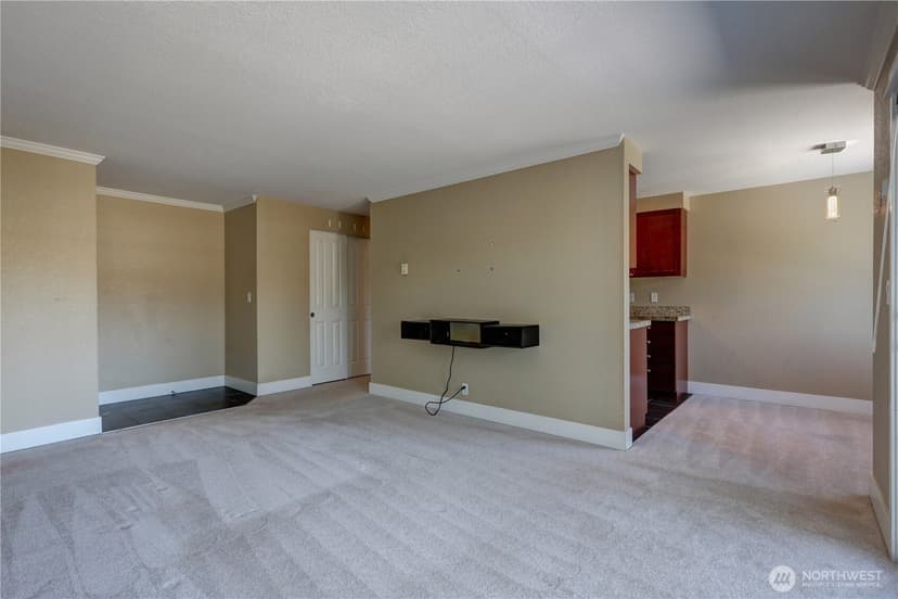 Property photo for 939 N 101st Street #302, Seattle photo 3