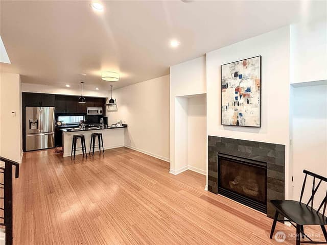 Property photo for 4917 39th Avenue S, Seattle photo 3