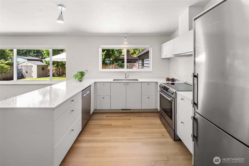 Property photo for 18751 60th Avenue NE, Kenmore photo 7