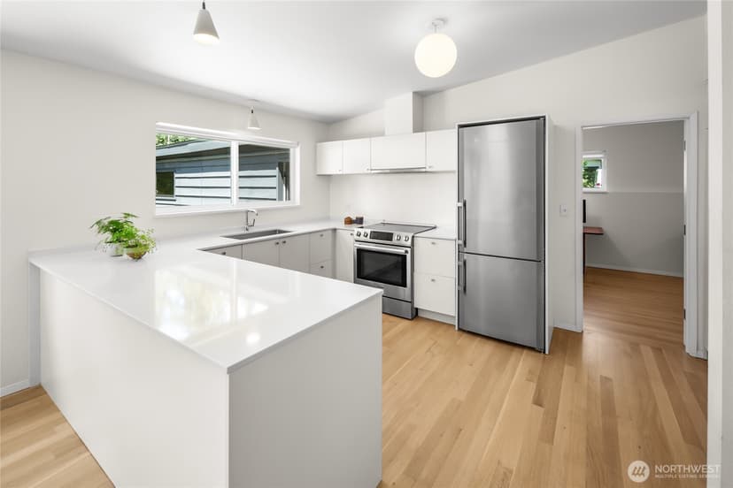 Property photo for 18751 60th Avenue NE, Kenmore photo 6
