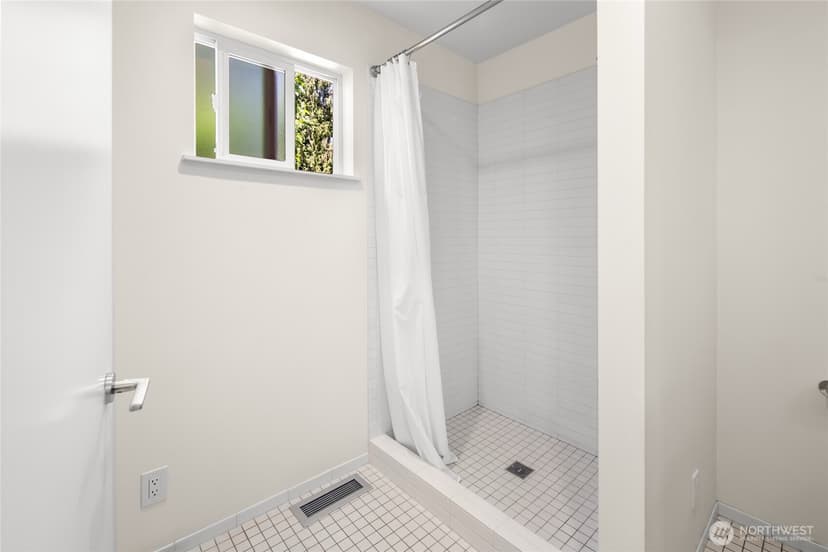 Property photo for 18751 60th Avenue NE, Kenmore photo 22