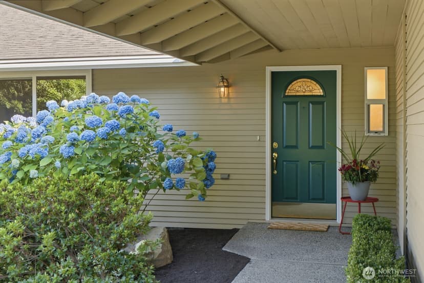 Property photo for 16537 SE 45th Place, Bellevue photo 6