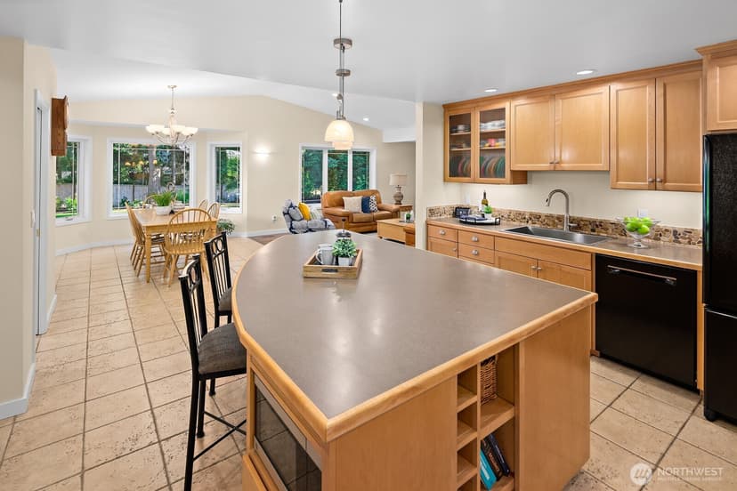 Property photo for 16537 SE 45th Place, Bellevue photo 15