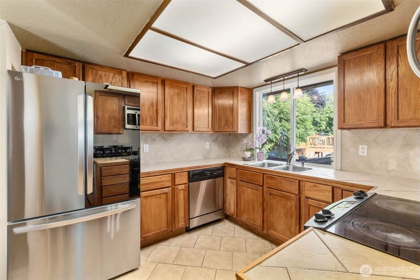 Property photo for 3335 Centennial Way NE, Tacoma photo 13