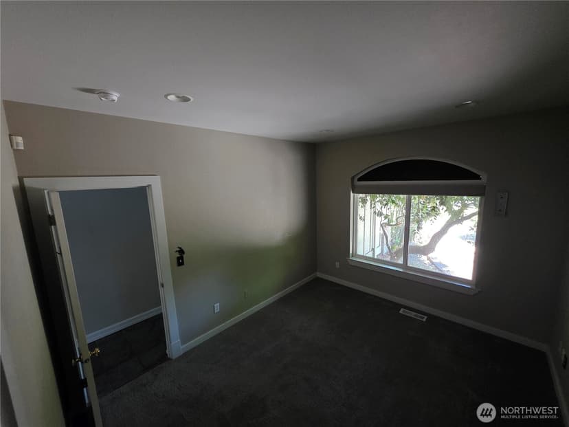 Property photo for 5015 81st Street SW, Lakewood photo 21
