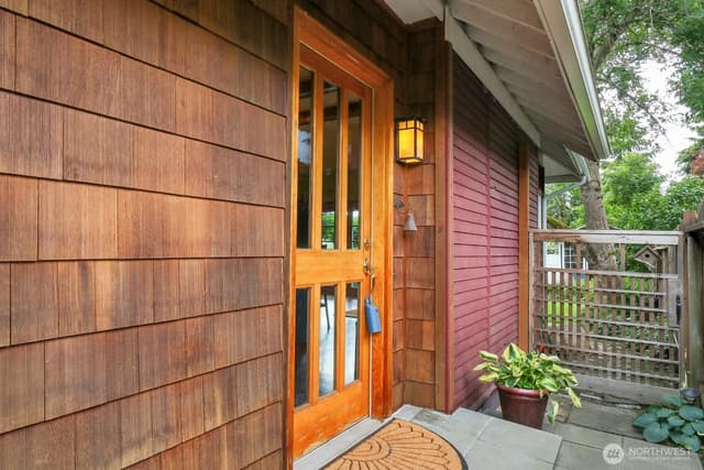 Property photo for 4229 46th Avenue S, Seattle photo 3