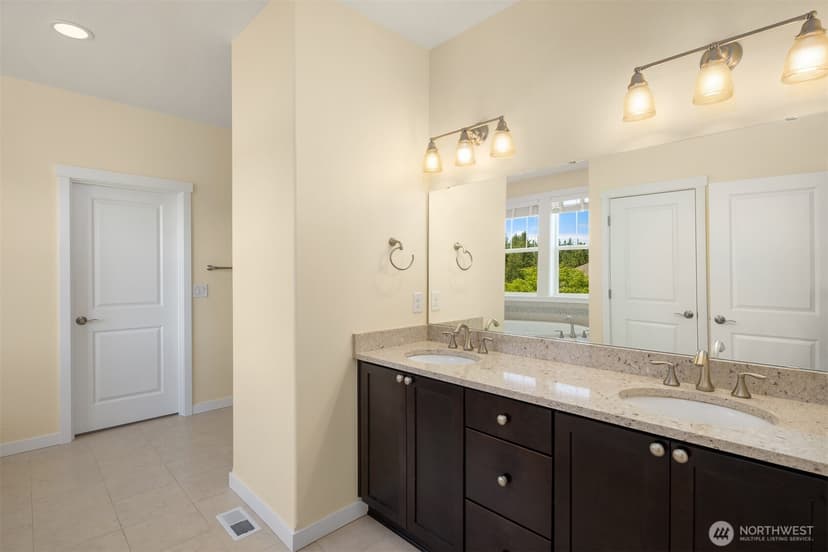 Property photo for 9121 Jacobia Avenue SE, Snoqualmie photo 17