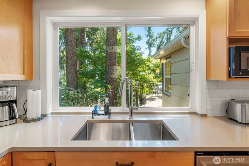 Property photo for 6626 57th Avenue NE, Seattle photo 12
