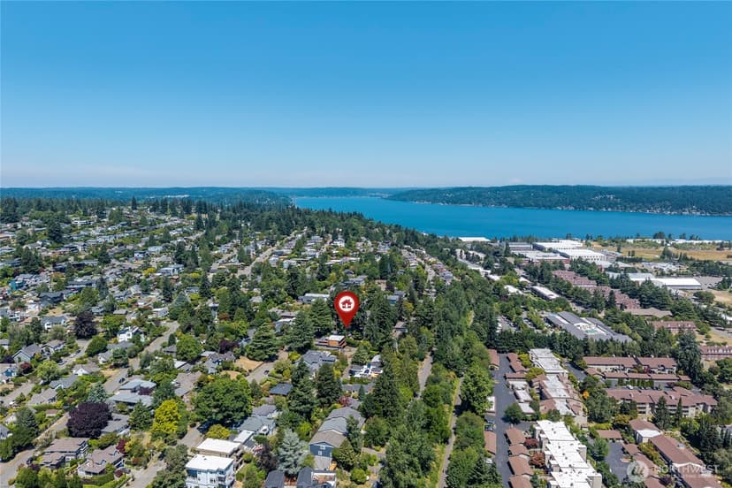 Property photo for 6626 57th Avenue NE, Seattle photo 24