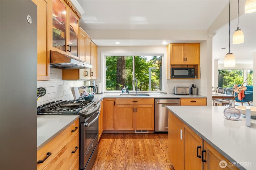 Property photo for 6626 57th Avenue NE, Seattle photo 10