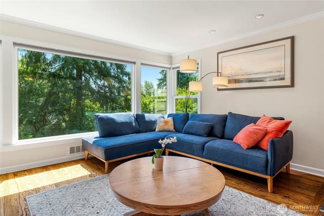 Property photo for 6626 57th Avenue NE, Seattle photo 5