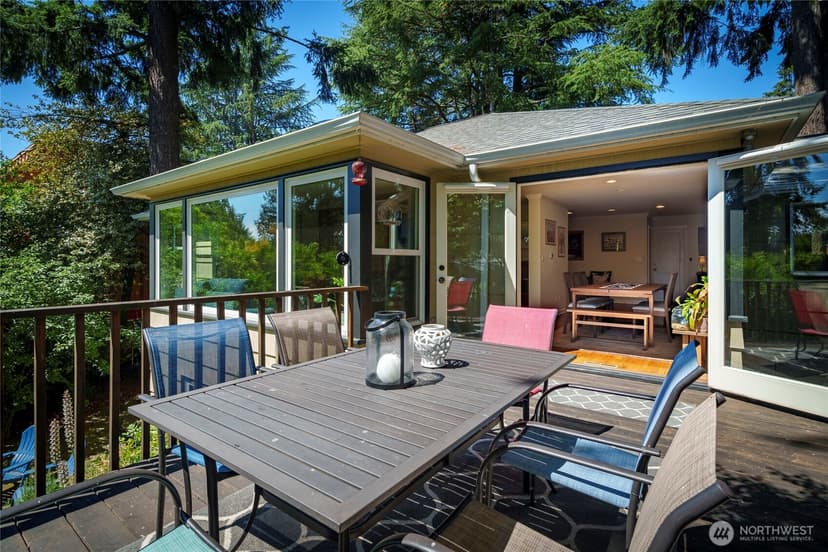 Property photo for 6626 57th Avenue NE, Seattle photo 28