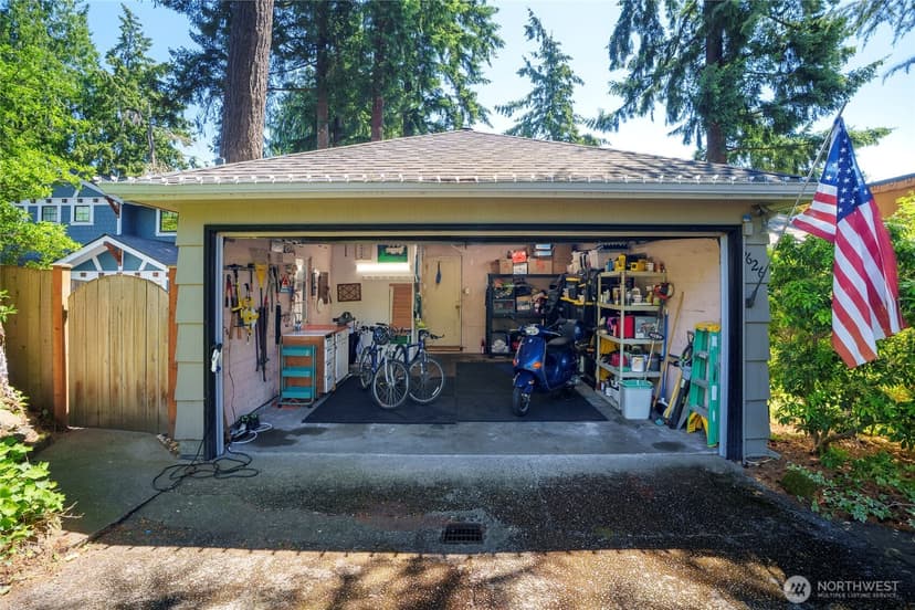 Property photo for 6626 57th Avenue NE, Seattle photo 32