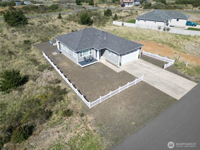 Property photo for 1439 Diamond Head Avenue SW, Ocean Shores photo 2