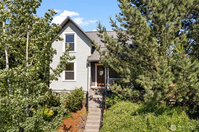 Property photo for 4048 37th Avenue S, Seattle photo 2