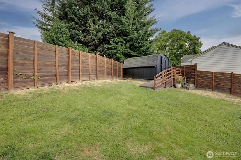 Property photo for 555 Windsor Place NE, Renton photo 23