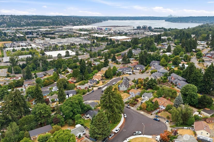 Property photo for 555 Windsor Place NE, Renton photo 30