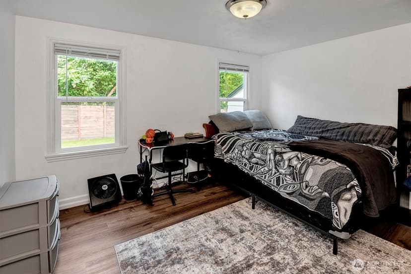 Property photo for 555 Windsor Place NE, Renton photo 16