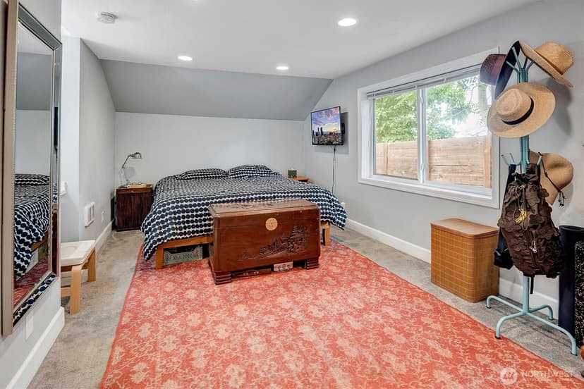 Property photo for 555 Windsor Place NE, Renton photo 8