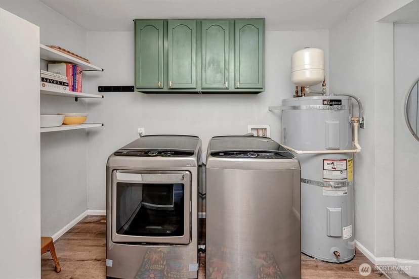 Property photo for 555 Windsor Place NE, Renton photo 18