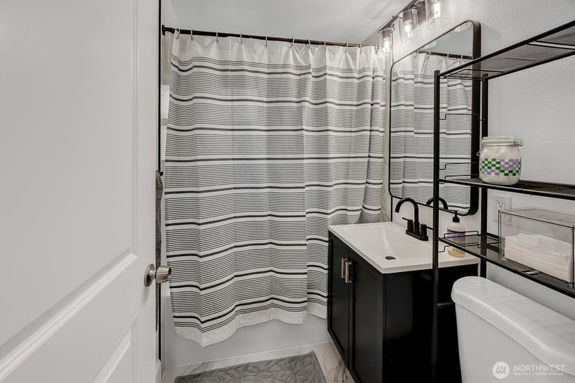 Property photo for 555 Windsor Place NE, Renton photo 7