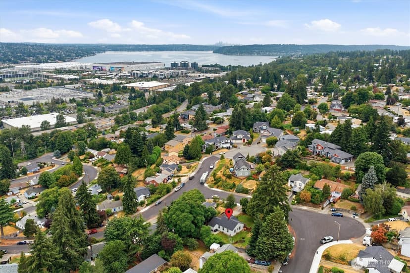 Property photo for 555 Windsor Place NE, Renton photo 10