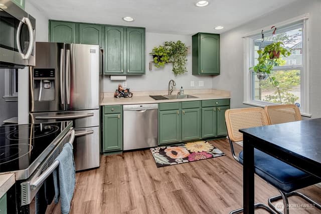 Property photo for 555 Windsor Place NE, Renton photo 5