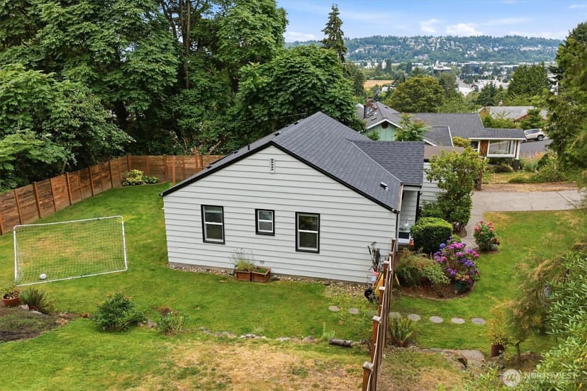 Property photo for 555 Windsor Place NE, Renton photo 33