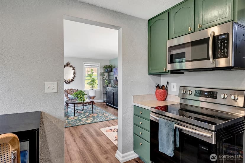 Property photo for 555 Windsor Place NE, Renton photo 14